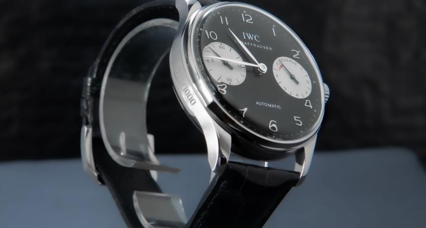 麻辣火鍋中的意外：萬國表冠磕碰急救（圖）